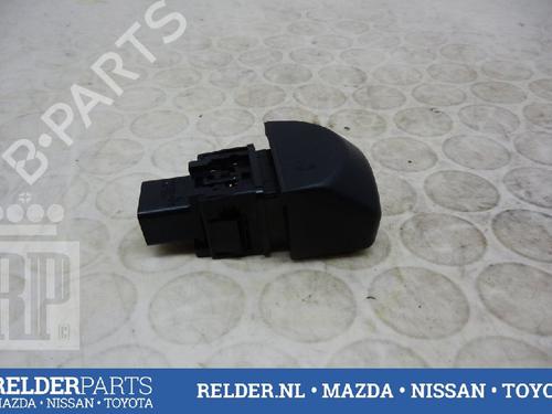Used Warning switch NISSAN MICRA III (K12) 1.2 16V (65 hp) 22139817