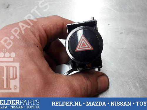 Used Warning switch TOYOTA AURIS Estate (_E18_) 1.8 Hybrid (ZWE186_, ZWE186R, ZWE186H) (136 hp) 22160579