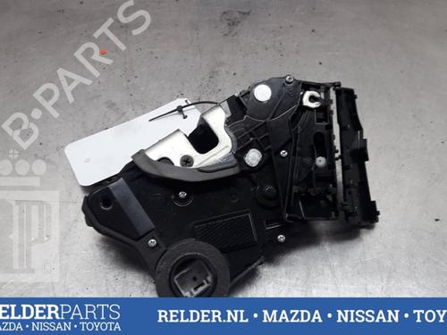 Used Front right lock TOYOTA YARIS (_P9_) 1.4 D-4D (NLP90_, NLP90R) (90 hp) 22162556
