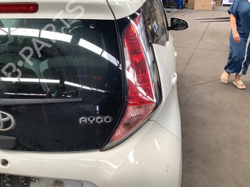 right-taillight-toyota-aygo-_b4_-2014-38172699 main image