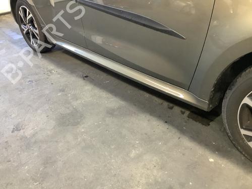 Højre sidekjole TOYOTA YARIS (_P21_, _PA1_, _PH1_) 1.5 Hybrid (MXPH10, MXPH11) (116 hp) 30052252