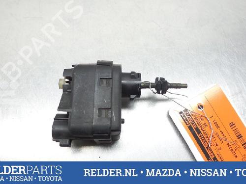 Used Headlight adjuster motor TOYOTA RAV 4 II (_A2_) 1.8 (ZCA25_, ZCA26_, ZCA25W, ZCA26W) (125 hp) 22140690