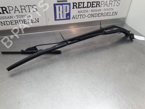 Used Front windshield wiper arm Front windshield wiper arm 22165065 22165065