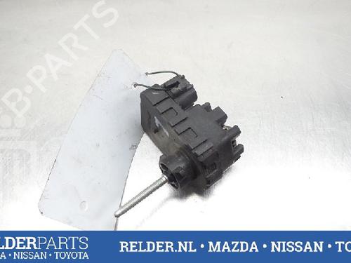 Moteur de réglage de phares TOYOTA AVENSIS (_T25_) 2.0 D-4D (CDT250_, CDT250R) (116 hp) 22138803