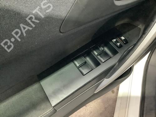 Kombi Kontakt / Stilkkontakt Kombi Kontakt / Stilkkontakt TOYOTA AURIS (_E18_) 1.8 Hybrid (ZWE186_, ZWE186R) (136 hp) 34114013 34114013