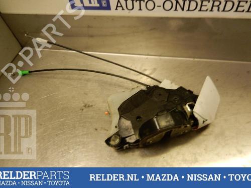 Used Front right lock TOYOTA YARIS (_P13_) 1.4 D (NLP130_, NLP130) (90 hp) 22144076