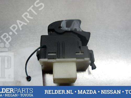 Used Switch TOYOTA AVENSIS (_T25_) 2.0 D-4D (CDT250_, CDT250R) (116 hp) 22136522