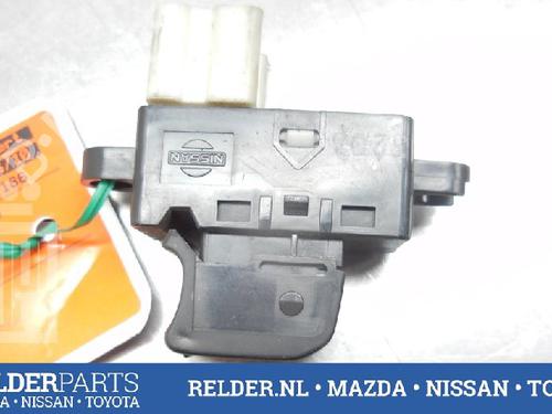 Used Switch NISSAN MICRA III (K12) 1.5 dCi (65 hp) 22135972