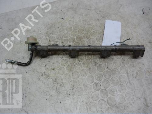 Used Injection rail TOYOTA RAV 4 II (_A2_) 2.0 4WD (ACA21, ACA20) (150 hp) 22149433