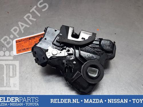 Used Front left lock TOYOTA RAV 4 III (_A3_) 2.2 D 4WD (ALA30_, ALA30R) (177 hp) 22160137