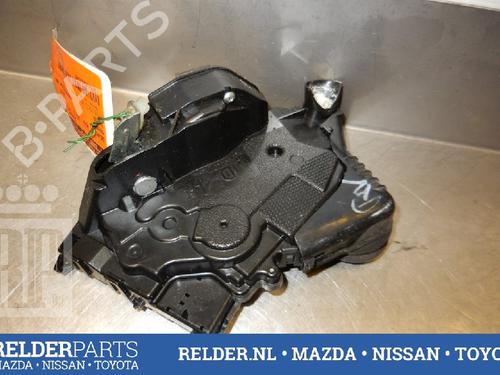Used Front right lock TOYOTA YARIS (_P9_) 1.3 VVT-i (SCP90_, SCP90R) (87 hp) 22135116