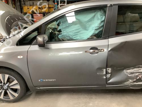 Used Left front door NISSAN LEAF (ZE0) Electric (109 hp) 22164025