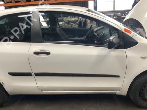 Used Right front door TOYOTA YARIS (_P9_) 1.0 VVT-i (KSP90_, KSP90R) (69 hp) 25004766
