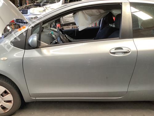 Dør venstre fortil Dør venstre fortil TOYOTA YARIS (_P9_) 1.3 VVT-i (SCP90_, SCP90R) (87 hp) 34574209 34574209