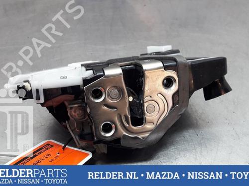Used Rear left lock TOYOTA YARIS (_P13_) 1.5 Hybrid (NHP130_, NHP130) (101 hp) 22160431