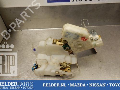 Used Front right lock NISSAN X-TRAIL I (T30) 2.0 4x4 (140 hp) 22141169