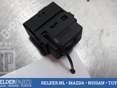 Used Switch NISSAN MICRA IV (K13K, K13KK) 1.2 (80 hp) 22159334