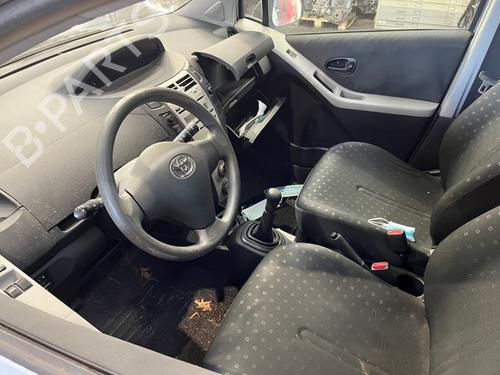 Varmeblæsermodstand TOYOTA YARIS (_P9_) 1.3 VVT-i (SCP90_, SCP90R) (87 hp) 25214544
