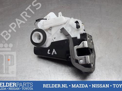 Used Rear left lock TOYOTA YARIS (_P13_) 1.5 Hybrid (NHP130_, NHP130) (101 hp) 22160846