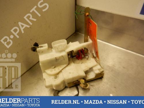 Used Rear left lock TOYOTA AVENSIS (_T22_) 2.0 D-4D (CDT220_, CDT220R) (110 hp) 22135132