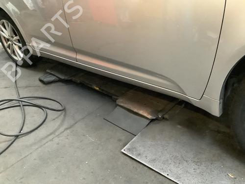 Høyre side kjol Høyre side kjol TOYOTA AVENSIS Estate (_T27_) 1.8 VVT-i (ZRT271_, ZRT271R) (147 hp) 34574143 34574143