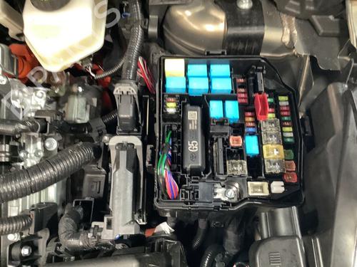 Used Fuse box TOYOTA YARIS (_P21_, _PA1_, _PH1_) 1.5 Hybrid (MXPH10, MXPH11) (116 hp) 30052308