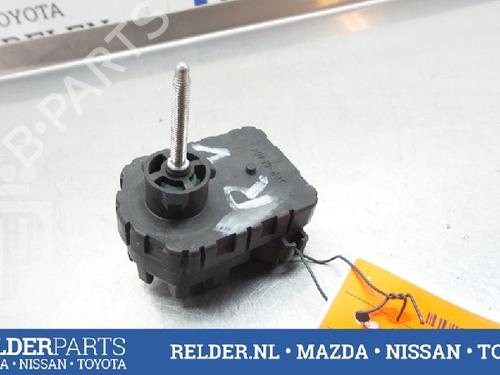 Used Headlight adjuster motor TOYOTA AVENSIS (_T25_) 2.0 D-4D (CDT250_, CDT250R) (116 hp) 22138802