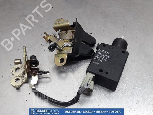 Other TOYOTA AVENSIS (_T22_) 2.0 VVT-i (AZT220_, AZT220R) | BP22157032O1 