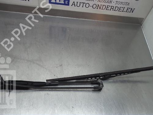 Used Front windshield wiper arm TOYOTA AYGO (_B1_) 1.0 (KGB10_, KGB10R) (68 hp) 22154785