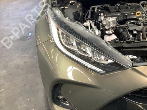 Used Right headlight TOYOTA YARIS (_P21_, _PA1_, _PH1_) 1.5 Hybrid (MXPH10, MXPH11) (116 hp) 30052323