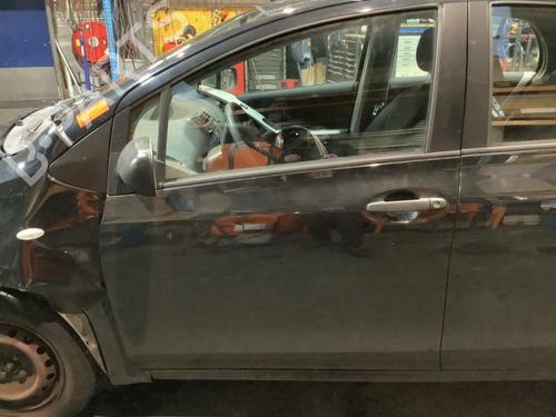 Used Left front door TOYOTA YARIS (_P9_) 1.0 VVT-i (KSP90_, KSP90R) (69 hp) 31571284