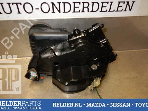 Høyre foran lås TOYOTA YARIS (_P9_) 1.3 VVT-i (SCP90_, SCP90R) (87 hp) 22146436
