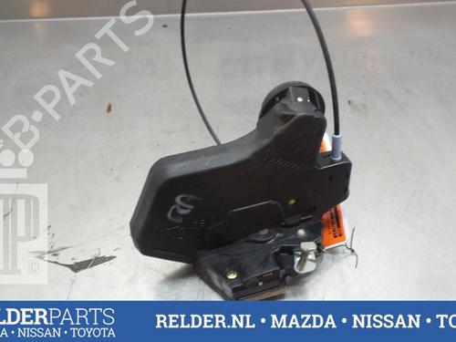 Used Rear right lock TOYOTA COROLLA Verso (_E12_) 1.6 VVT-i (ZZE121_, ZZE121R) (110 hp) 22152919