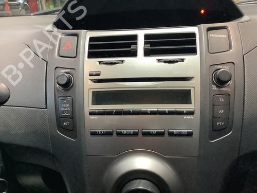 Used Radio TOYOTA YARIS (_P9_) 1.0 VVT-i (KSP90_, KSP90R) (69 hp) 32220986