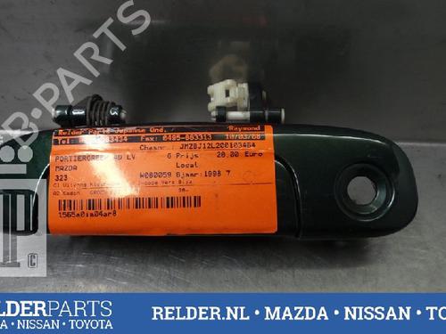 Used Front left exterior door handle MAZDA 323 S VI Saloon (BJ) 1.5 16V (BJ5P) (88 hp) 22135091