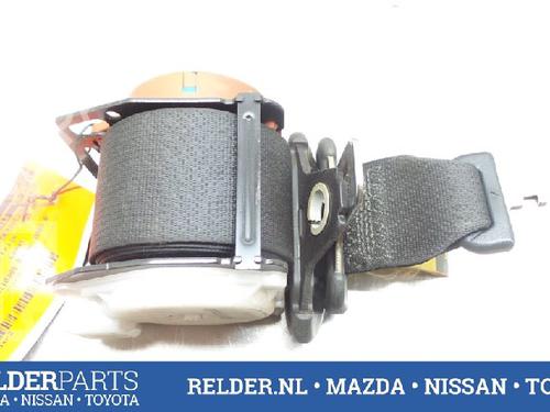 Used Rear center seatbelt TOYOTA COROLLA Verso (_E12_) 2.0 D-4D (CDE120_, CDE120R) (90 hp) 22137868