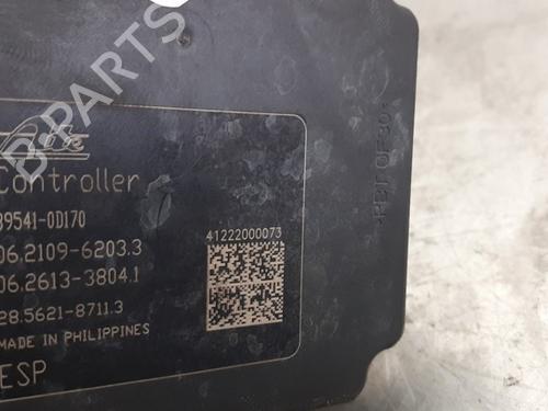 Used ABS pump TOYOTA YARIS (_P13_) 1.0 (KSP130_, KSP130) (69 hp) 31942703