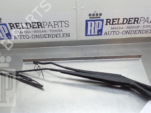 Used Front windshield wiper arm NISSAN MICRA IV (K13K, K13KK) 1.2 (80 hp) 22152825