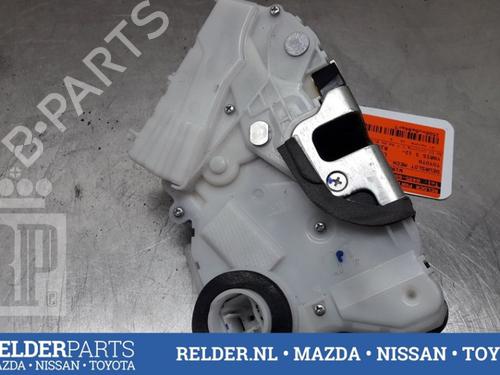 Used Front left lock TOYOTA YARIS (_P13_) 1.3 (NSP130_, NSP130) (99 hp) 22159627