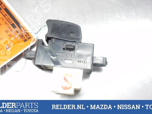 Used Switch NISSAN X-TRAIL I (T30) 2.0 4x4 (140 hp) 22141161
