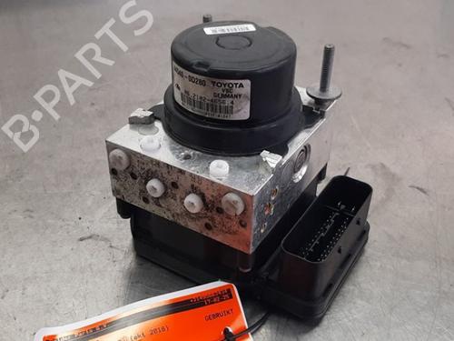 Used Electronic module TOYOTA YARIS (_P13_) 1.0 (KSP130_, KSP130) (69 hp) 23573272