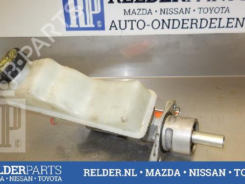 Used Brake master cylinder TOYOTA AVENSIS Saloon (_T25_) 2.0 D-4D (CDT250_, CDT250R) (116 hp) 22137355