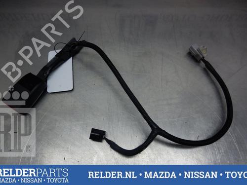 Used Seat buckle TOYOTA AVENSIS (_T25_) 2.2 D-4D (ADT251_, ADT251R) (150 hp) 22151726