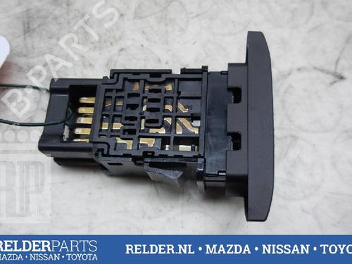 Used Warning switch NISSAN X-TRAIL I (T30) 2.2 dCi 4x4 (136 hp) 22147749