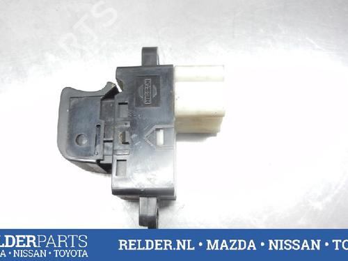 Used Switch NISSAN MICRA III (K12) 1.2 16V (65 hp) 22144171