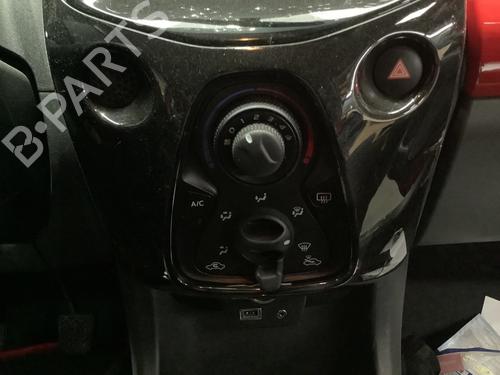 climate-control-toyota-aygo-_b4_-2014-26327421 main image