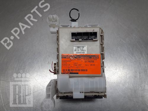 Used Fuse box TOYOTA AVENSIS Saloon (_T27_) 2.0 D-4D (ADT270_, ADT270R) (124 hp) 22155636