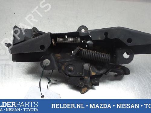 Used Hood lock TOYOTA COROLLA Verso (ZER_, ZZE12_, R1_) 2.2 D-4D (AUR10_, AUR10R) (136 hp) 22136399