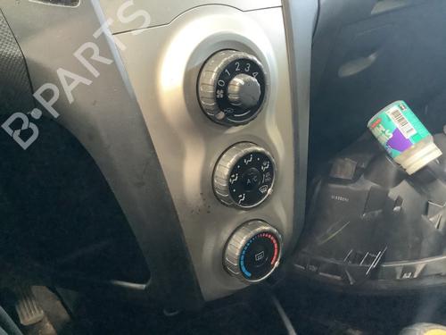 Commande Chauffage TOYOTA YARIS (_P9_) 1.3 VVT-i (SCP90_, SCP90R) (87 hp) 24178442