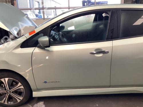 Used Left front door Left front door NISSAN LEAF (ZE1) Electric (150 hp) 32846477 32846477